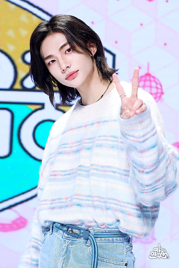 Hyunjin long hair yay, black hair, stray kids HD phone wallpaper