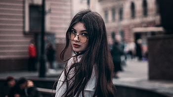 Girl In Glasses Looking Back , girls, model, glasses HD wallpaper