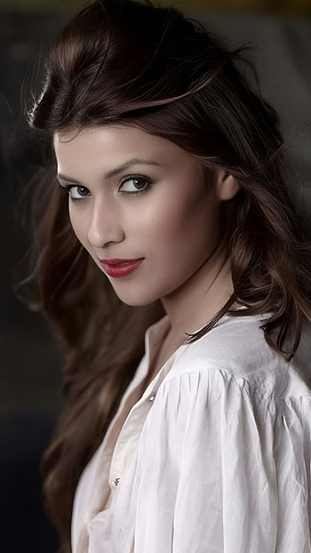 Mannara Chopra, telugu actress HD phone wallpaper