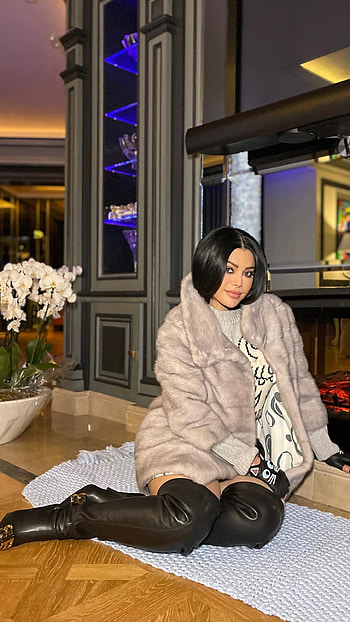 Haifa Wehbe, beautiful, beauty, singer, street_fashion, boots, cute, arab, fashion HD phone wallpaper