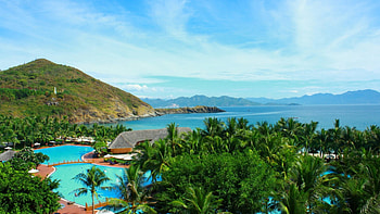 Tropical Beach Resort, nature, resorts, ocean, beaches HD wallpaper