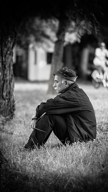 Sad, Old Man Alone HD phone wallpaper