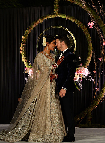 Wedding guide, Priyanka Chopra, Nick Jonas, Date venue HD phone wallpaper