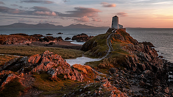 Lighthouse Tr Mawr Wales, wales, tr mawr, lighthouse, ocean HD wallpaper