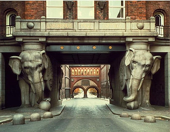 For Carmen, the Carlsberg Brewery Elephants, ENTRANCE, ELEPHANTS, BUILDING, FOUR HD wallpaper