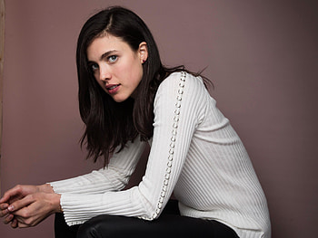 Margaret Qualley, Celebrity, Actress, American, Black Hair, Blue Eyes HD wallpaper
