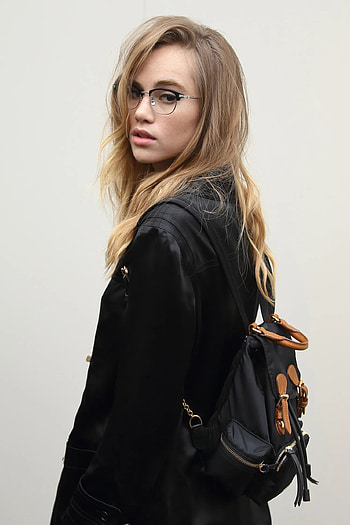 Suki Waterhouse, Burberry Fall 2016 front row, Geek chic style, Fashion inspiration HD phone wallpaper
