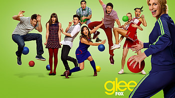 Glee , Dynamic visuals, Musical moments, Iconic TV show HD wallpaper