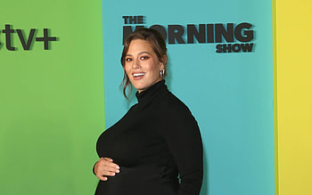 Ashley Graham, the curvy queen HD wallpaper