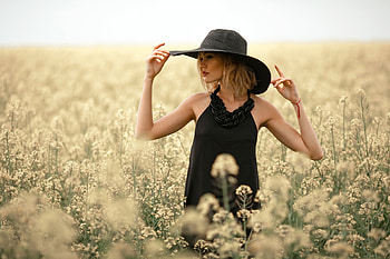 Blonde in Black, model, blonde, hat, field, dress HD wallpaper