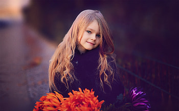 Cute Little Girl With Flowers, little-girl, flowers, cute, child HD wallpaper