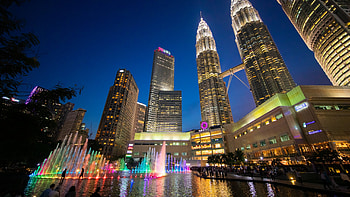 Petronas Twin Towers, Travel tips, Kuala Lumpur, Destination guide HD wallpaper