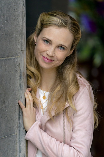 Fiona Gubelmann, Sarah, Royally Ever After, TV Shows HD phone wallpaper
