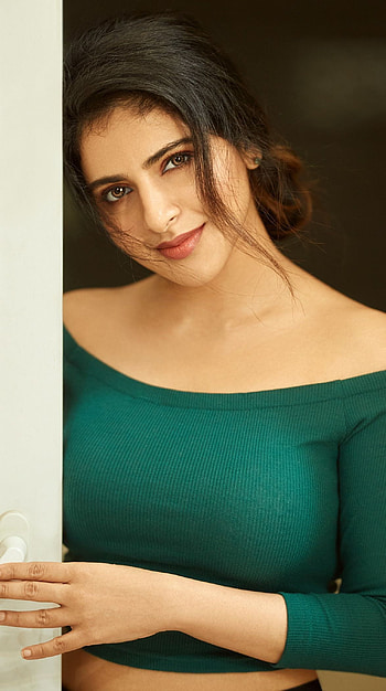Ishwarya Menon, tamil actress HD phone wallpaper