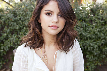 Selena Gomez Closeup Face, selena-gomez, celebrities, music, girls HD wallpaper