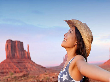 Cowgirls dom.., style, monument valley, cowgirl, fun, brunettes, fashion, outdoors, girls, women, models, america, western, hats, female HD wallpaper