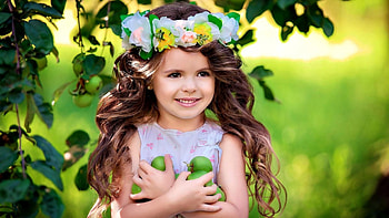 Smiling girl, Smiling, apples, girl, garland HD wallpaper