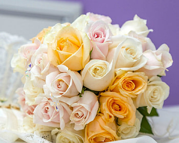 Beautiful bouquet, bouquet, flowers, roses, petals HD wallpaper