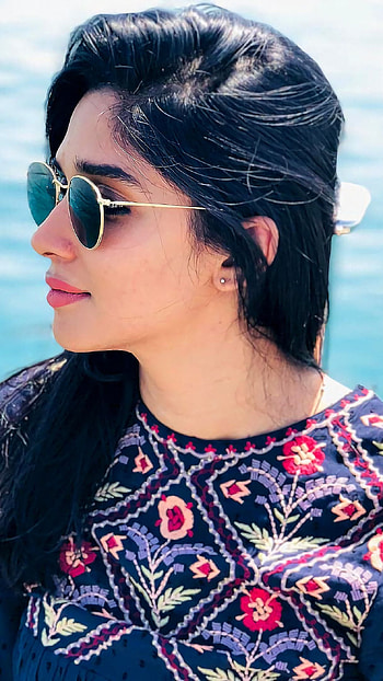 Nyla usha, malayalam actress HD phone wallpaper