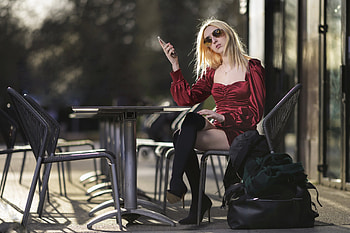 Blonde Girl With Shades Using , blonde, girls, model HD wallpaper