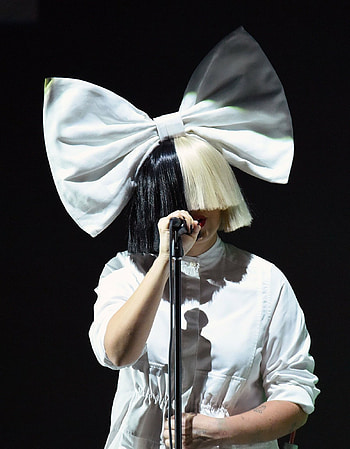 Sia, Celebs, Shy woman, Big wig HD phone wallpaper