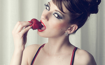 Strawberry !, Red Lips, Beautiful Girl, Adorable, Pretty, Strawberry, Hot Girl, Sexy Girl, Pretty Girl, Hot Girl Eating Strawberry HD wallpaper