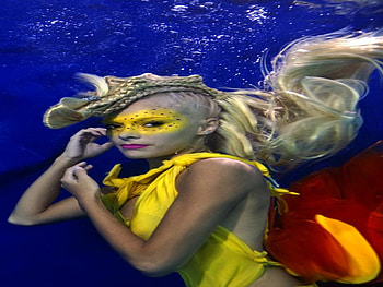 IUNDERWATER BEAUTY 2, blue, wet, yellow, extreme, red, water, beauty HD wallpaper