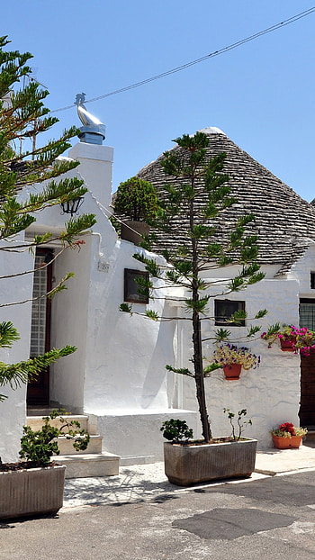 Alberobello's cityscape, Mesmerizing views HD phone wallpaper