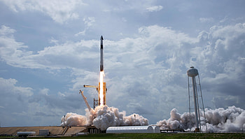 SpaceX, Spectacular launches, Futuristic spacecraft, Mesmerizing HD wallpaper