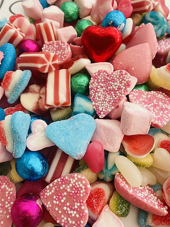 Treats from the letterbox, Valentine's favorites, Tempting delight, Sweet surprise HD phone wallpaper
