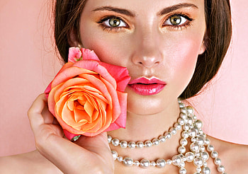 Beautiful Woman, graphy, colors, beauty, rose, lady, pearls, lips, sensual, female, makeup, sweet, roses, eyes, hands, girl, romance, beautiful, people, hand, woman, pink, pretty, face, romantic, flowers, lovely, hair HD wallpaper