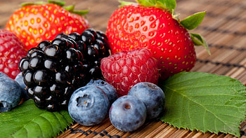 Mesmerizing , Irresistible berry , Juicy and flavorful, Sumptuous delight HD wallpaper