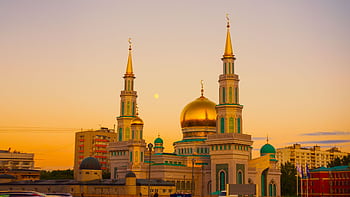 Stunning view of the Moscow Cathedral Mosque during sunset with a golden dome and minarets. HD wallpaper