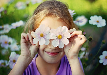 Smile:), sweet, cute, flowers, girl, child HD wallpaper