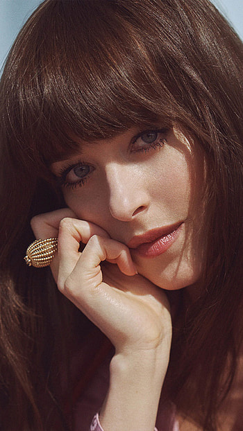 Dakota Johnson, Closeup beauty, ultra , Mobile HD phone wallpaper