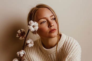 Pretty, blonde, woman, thinking HD wallpaper