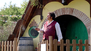Hobbits in Italy, Recreating the Shire, Abruzzo CGTN, Unique project HD wallpaper