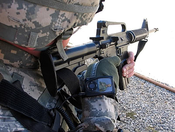 U.S. SOLDIER SHOOTING HIS AR-15/M16 RIFLE, weapon, pistol, usa, handgun HD wallpaper