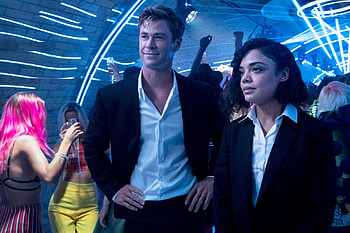 Chris Hemsworth, Men in Black International, Sequel details, Release date HD wallpaper