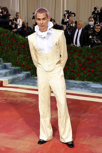 Met Gala 2022, Evan Mock, Head of State by Taofeek Abijako HD phone wallpaper