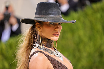 A Look, cowgirls, jennifer lopez, brunettes, hats HD wallpaper