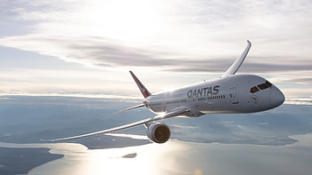 Qantas airline, Long-haul flight tips, Surviving non-stop flights, Ultimate travel adventure HD wallpaper