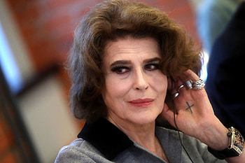 Fanny Ardant, Mourning, Loss of sister, Heartfelt condolences HD wallpaper