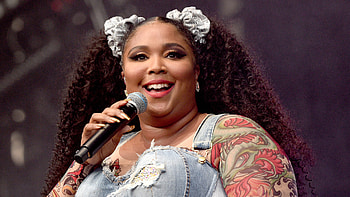 Lizzo, College marching band, No 1 single, Truth hurts HD wallpaper