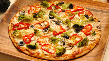 Pizza love, Delicious cravings, Foodie's favorite, Mouthwatering temptation HD wallpaper