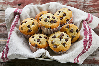 Classic chocolate chip, Moist and fluffy, Perfect muffins, Bigger Bolder Baking HD wallpaper