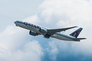 Qatar Airways, Revenue loss, Pandemic impact, Aviation industry HD wallpaper
