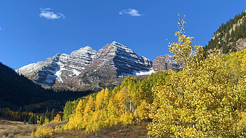 The Maroon Bells from Crater Lake, Aspen, Colorado, leaves, fall, landscape, trees, colors, sky, mountains, usa HD wallpaper
