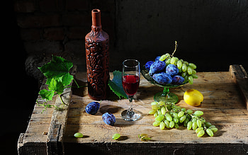 Wine and Grapes, food, wine, grapes, drink HD wallpaper