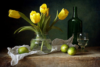 Citrine, still life, table, limes, glass, flowers, tulips, bottle HD wallpaper